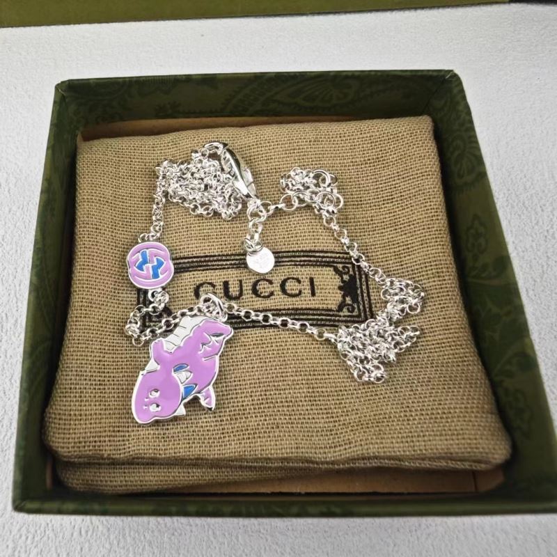 G*u*i necklaces